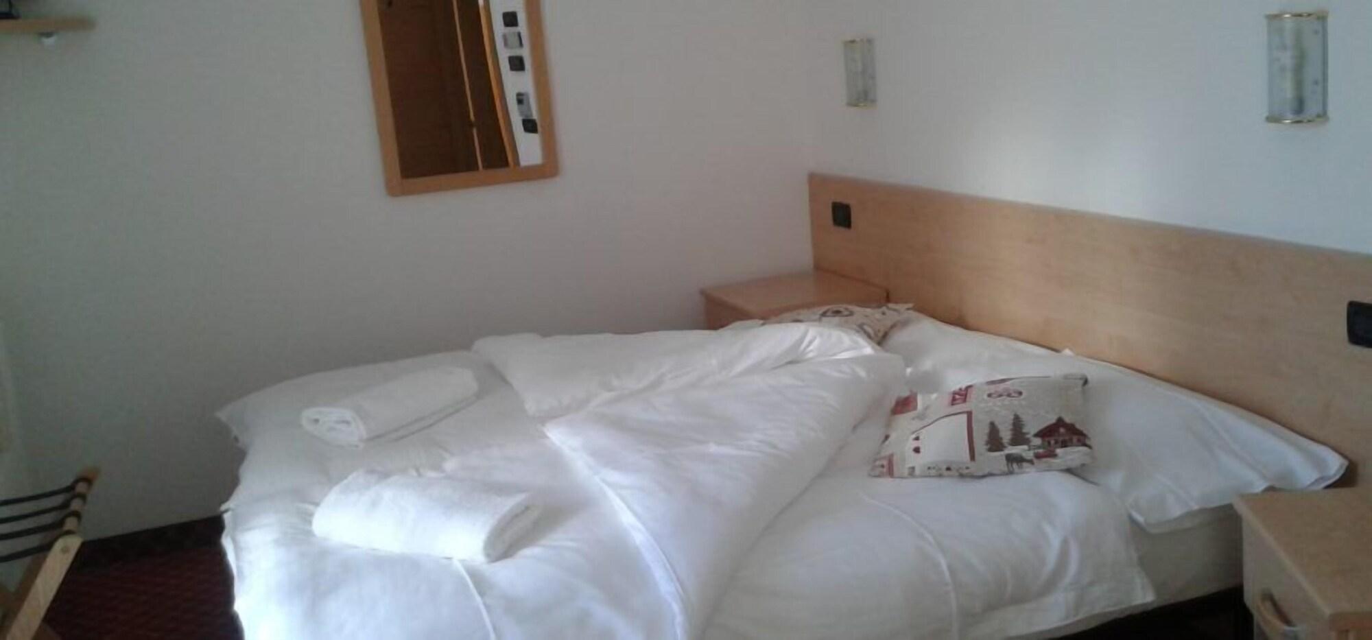 Hotel Villa Emma Madonna Kültér fotó
