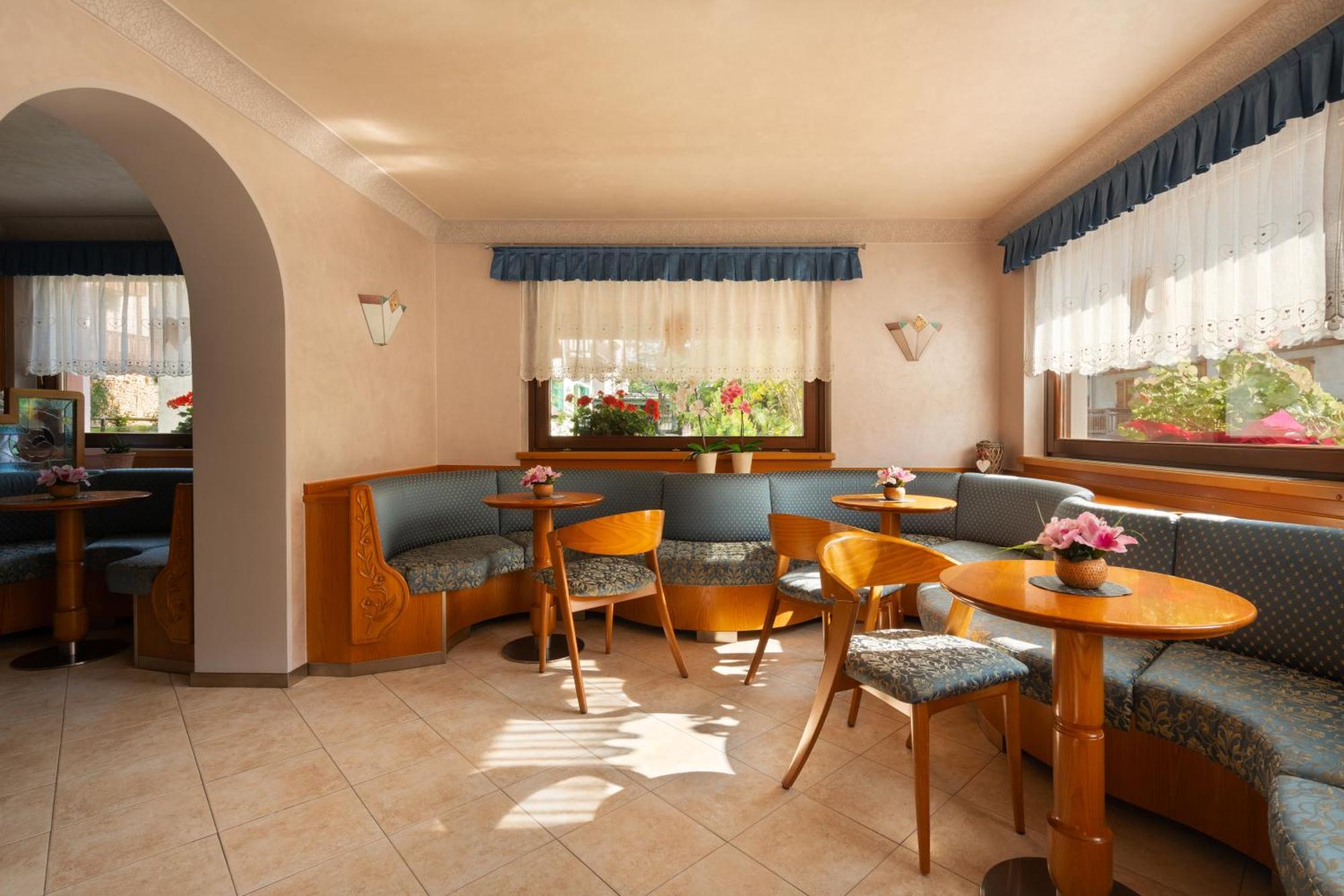 Hotel Villa Emma Madonna Kültér fotó
