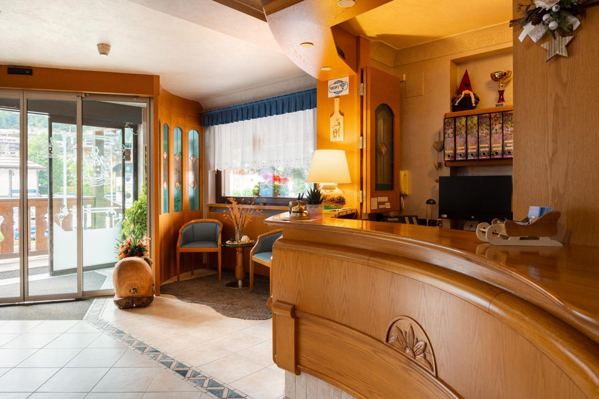 Hotel Villa Emma Madonna Kültér fotó