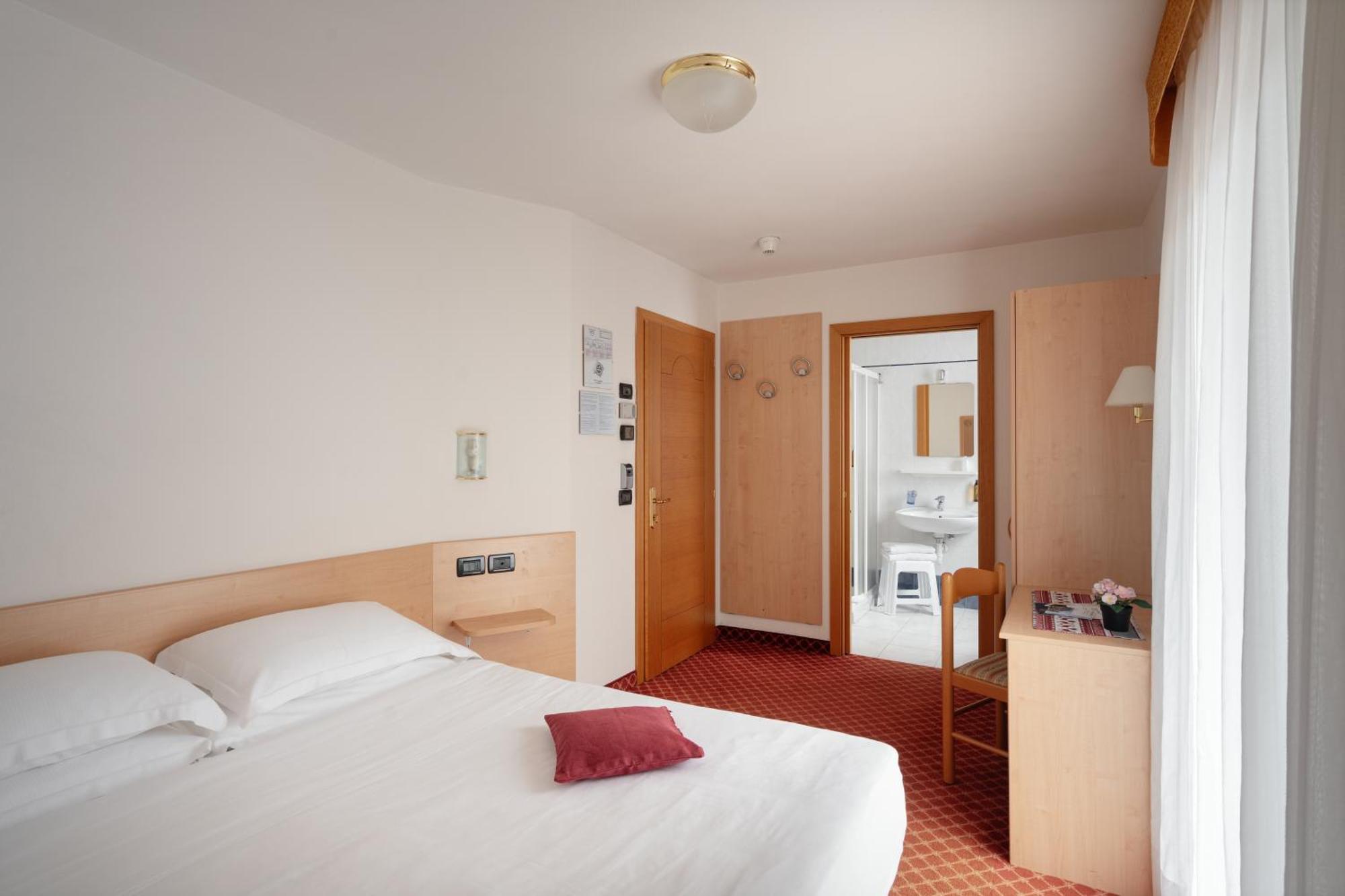 Hotel Villa Emma Madonna Kültér fotó