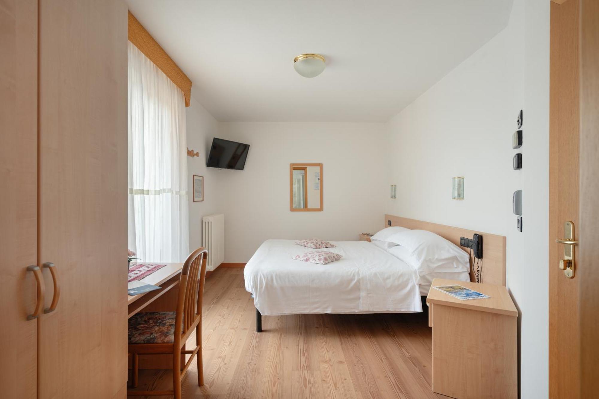 Hotel Villa Emma Madonna Kültér fotó